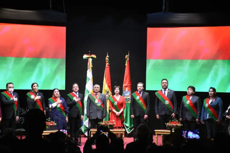 Sesión única por el 16 de Julio y no dividir a La Paz