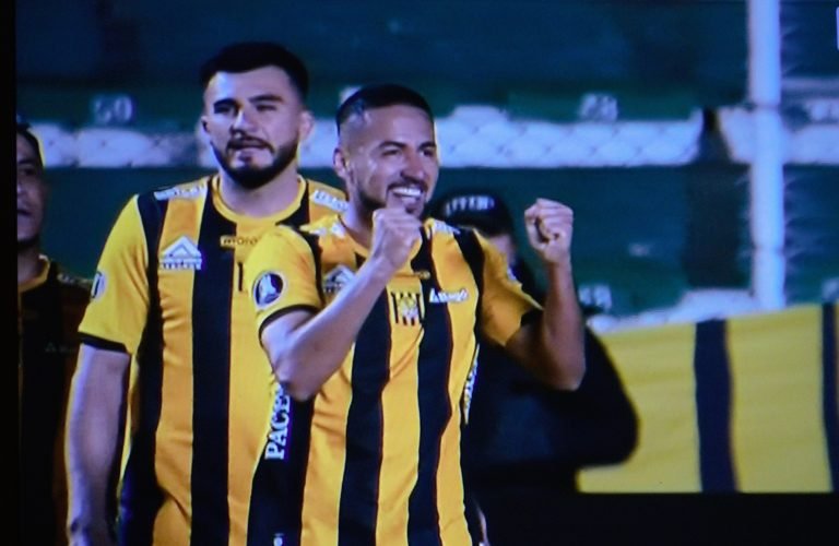 El Tigre aguarda por Peñarol o Fluminense en octavos