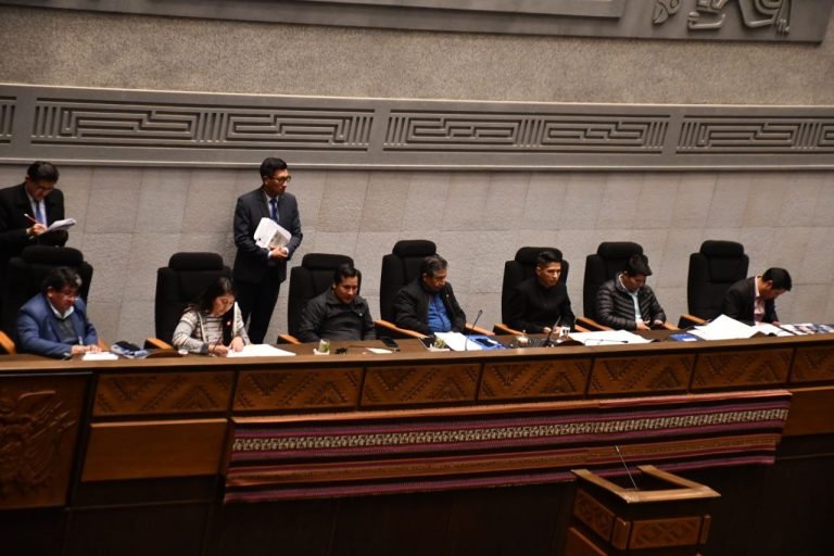 LECTURA RAPIDA: Senado aprueba créditos para Yapacaní y Sucre