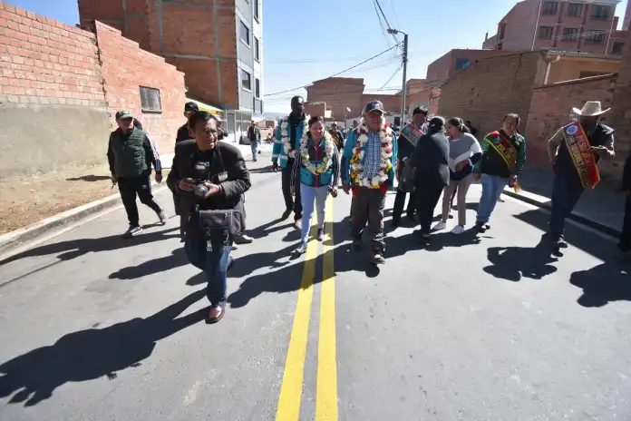 Nuevo asfalto en Alto Pampahasi