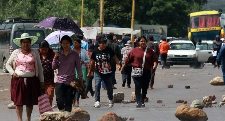 Trópico de Cochabamba bloqueado para encubrir a Evo Morales