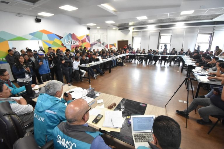 COBRAN: “Pasanaku” es el pago al partido del alcalde paceño que deben depositar los empleados cada mes