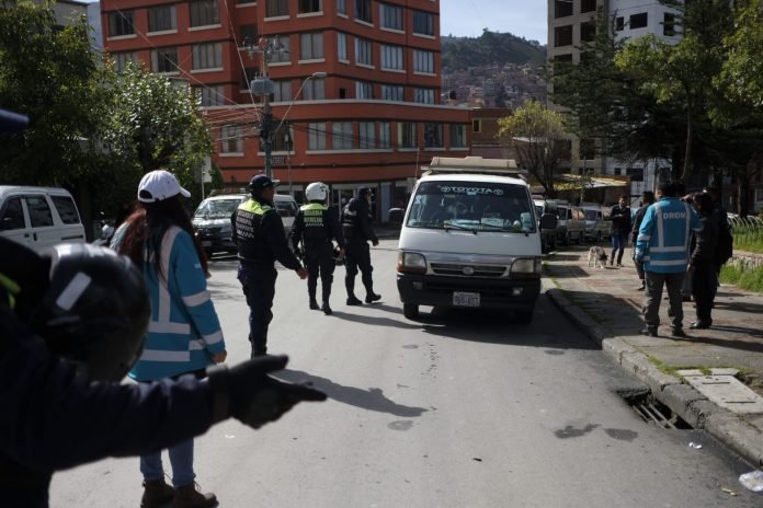 Lea las tarifas temporales del pasaje del transporte público en La Paz