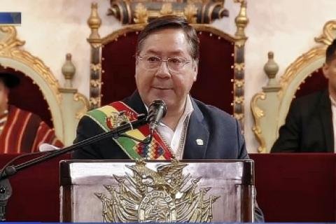 Arce es tratado como cualquier preso en el día y por la noche cambia