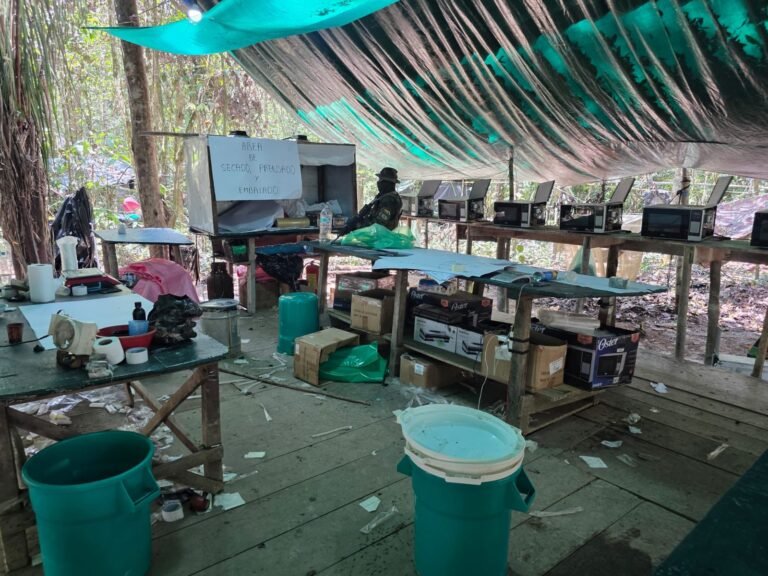 Exzar antidrogas de Evo Morales asegura que laboratorio no es suyo