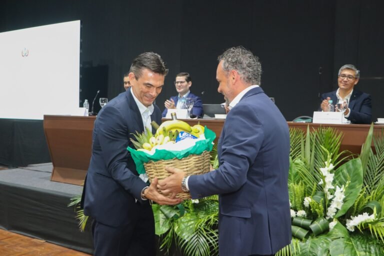 Nuevo gobierno anuncia encuentro empresarial internacional y un viaje a EE.UU.