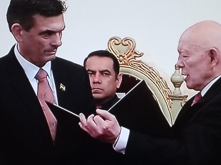 Recibieron credenciales de Presidente y Vicepresidente en Bolivia