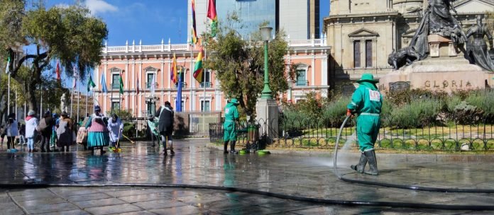 POSESION: Comuna programa remodelación y limpieza de Plaza Murillo