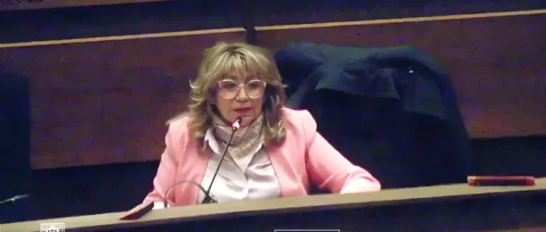 Diputados del MAS “robaron y se adueñaron” de celulares y tablets