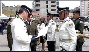 Lara nuevamente se “disfraza” de policía sin serlo