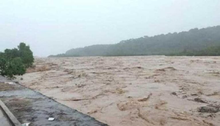 Alertan de posibles desbordes de ríos en cinco regiones del país