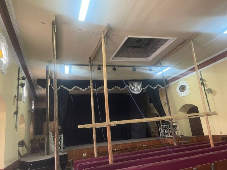 Colegio Ayacucho es atendido por desplome de tumbado