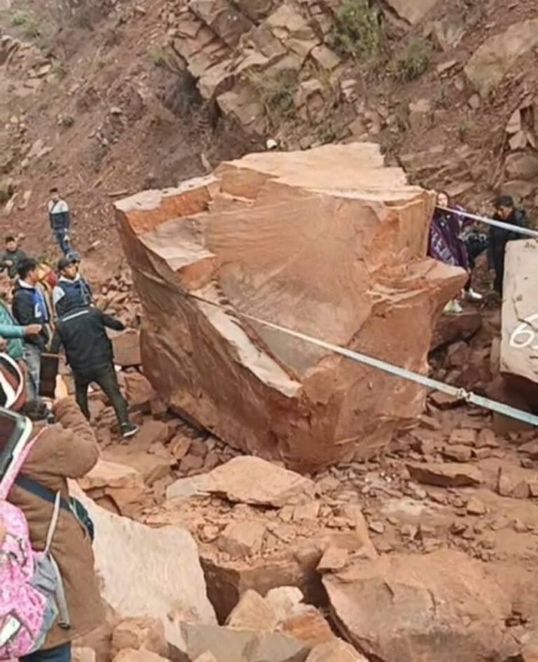 ABC habilita parcialmente vía Cochabamba-Oruro tras derrumbe