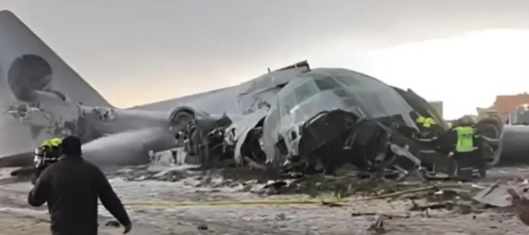 Trágico accidente de un avión de remesas que regó dinero en El Alto