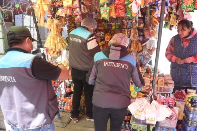 CENTRO DE CIUDAD Y COLEGIOS: Dulceras de kioscos especulan con el precio