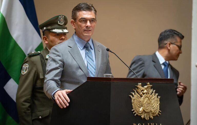 Paz anuncia inversión de $us 50 millones para educación