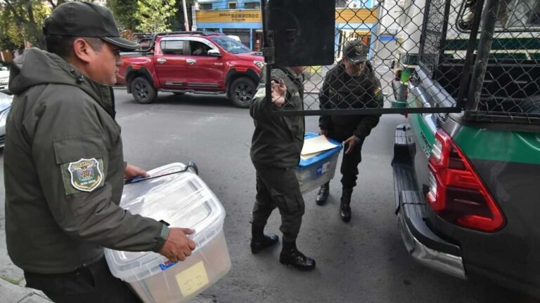 Allanan casa de Arce y no hay dinero “robado” al parecer estan en cuentas en el exterior