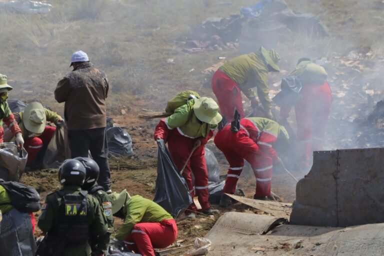 ANGURRIA: Alteños siguieron recogiendo billetes quemados