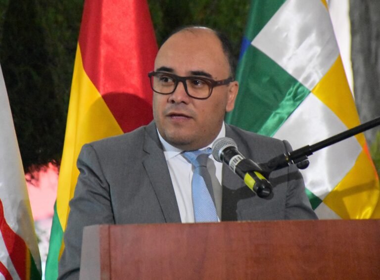 SUBNACIONALES: Empieza el conteo en todo el país y otros siguen registrando votos