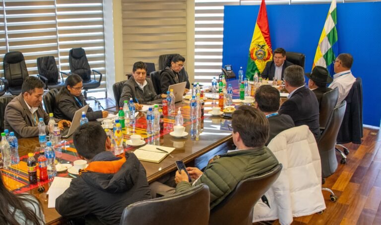 Gobierno se reúne con gobernadores hoy