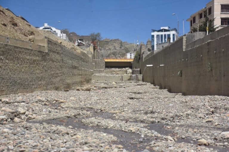 Canalización del río Irpavi beneficia a más 64 mil paceños