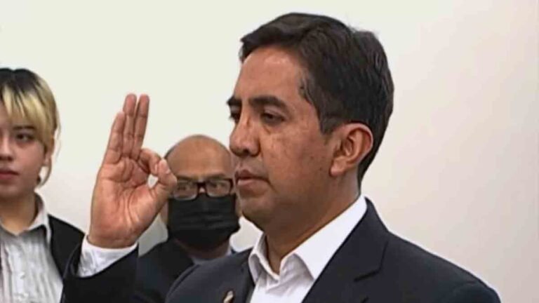 Posesiona a constitucionalista Williams Bascopé como ministro de Trabajo