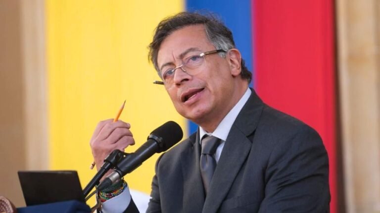 Presidente colombiano ignora del abuso delincuencial y conspiración de Evo Morales