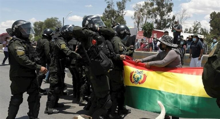 Policía define intervenir bloqueos de sectores