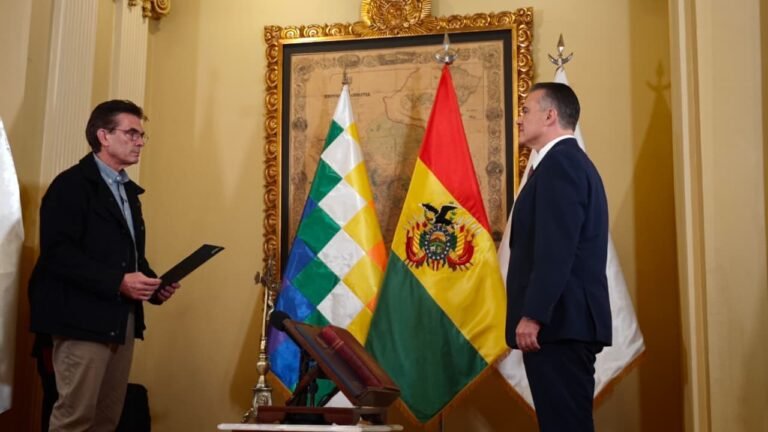 Ernesto Justiniano es nuevo ministro de Defensa