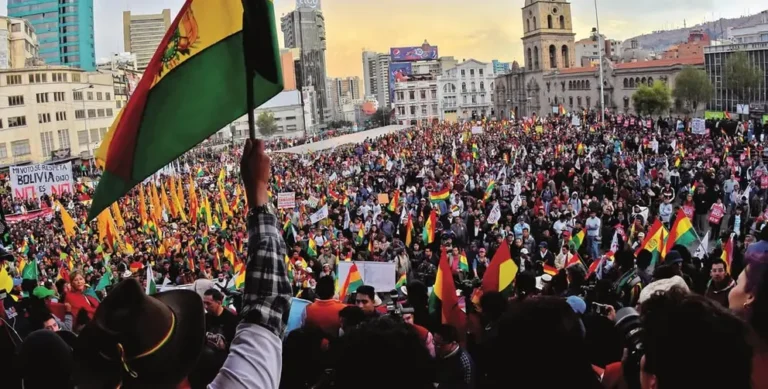 NORMALIDAD: Bolivia hace fracasar bloqueos de conspiradores y subversivos