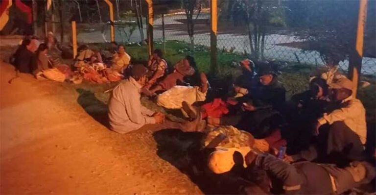 Grupo de campesinos toman pozo petrolero