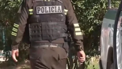 Un encapuchado asalta como en las películas