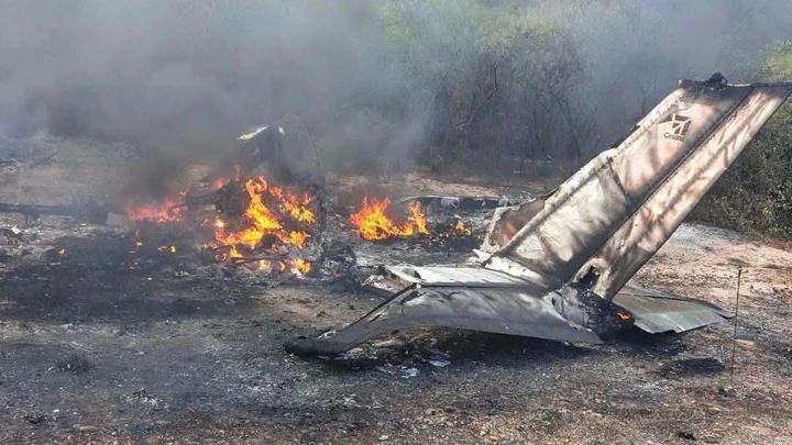 Avioneta aterriza de emergencia y termina calcinada en Villamontes