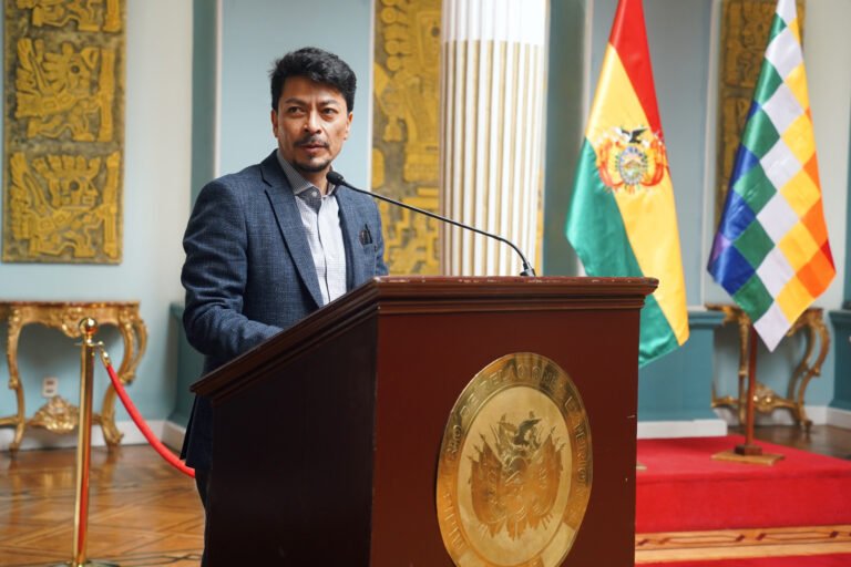 Cancillería prepara cambios en el servicio exterior