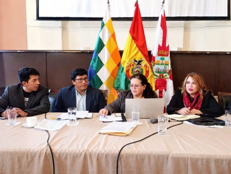 Entregan 174 ítems de salud a Chuquisaca