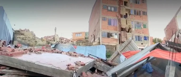 NO OBEDECEN: Prohibieron construir en San Isidro y ahora está a punto de desplomarse