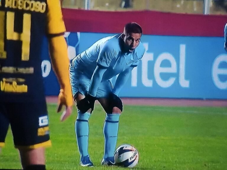 Clásico paceño en tablas
