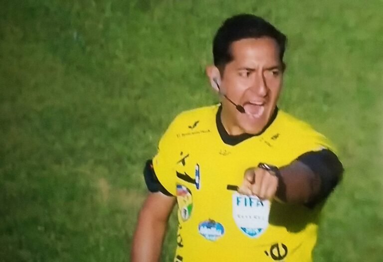 Always Ready mira de reojo a clubes como lider del torneo