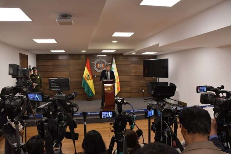 Titular del Senado rechaza “compra de diputados y senadores”