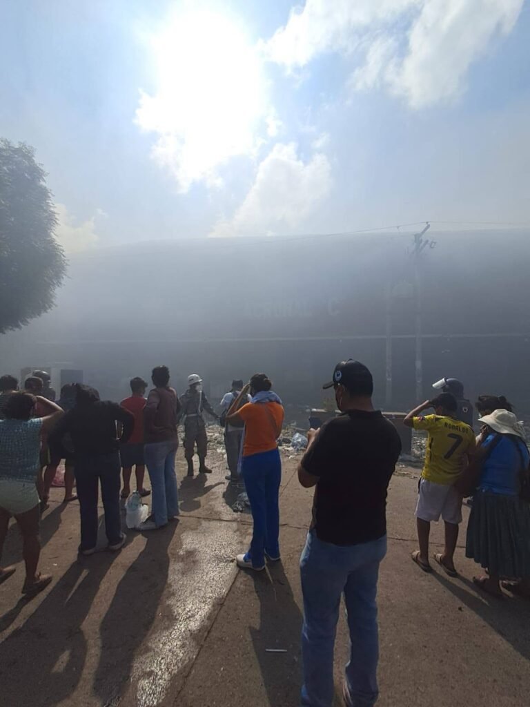 Aún existe sectores que arden en Centro Comercial