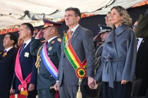 Las FF.AA. pertenecen a Bolivia como a la democracia y Constitución”