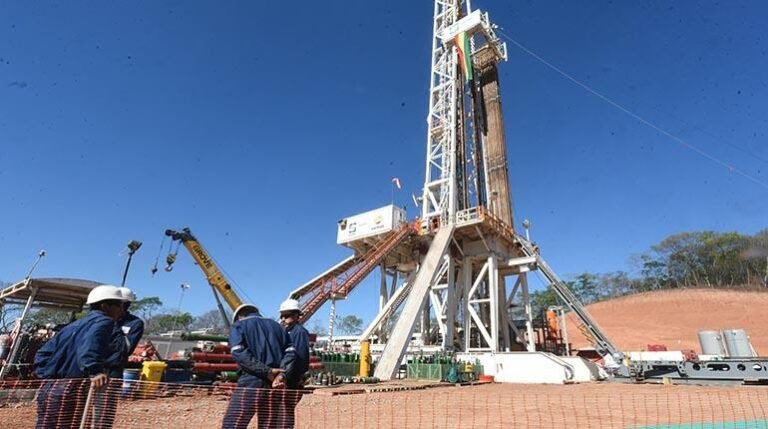 Gobierno ofrece garantías a gobernadores para importar combustible