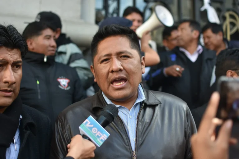 Choferes insisten en el paro del lunes