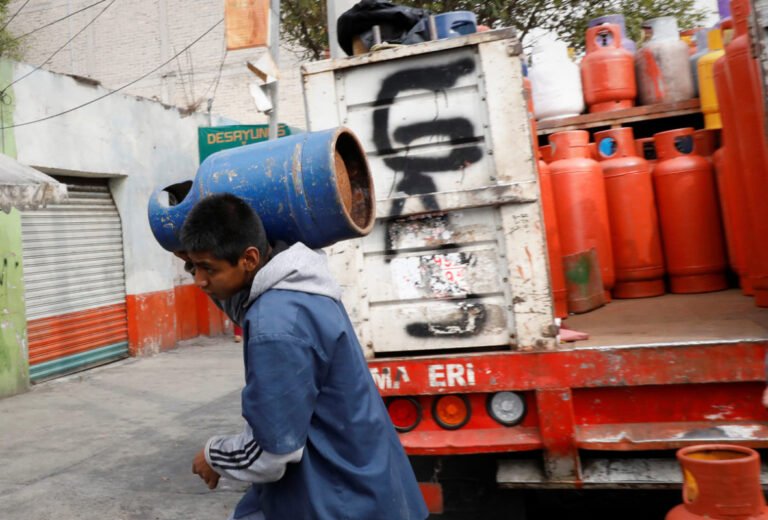 LECTURA RAPIDA: Repartidores de gas amenazan con parar si no suben su porcentaje