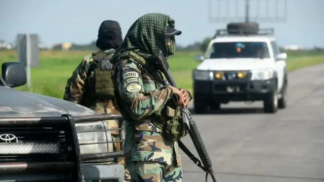Acribillan a dos personas en Santa Cruz