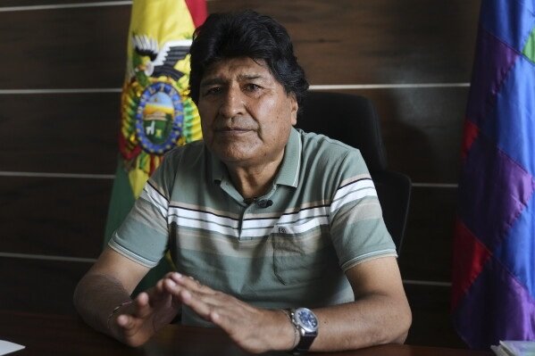 Evo Morales se reúne en Lauca Ñ para preparar complot y sabotaje contra gobierno