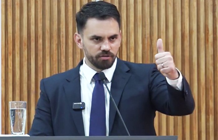 Allanan oficina de ex ministro del Castillo
